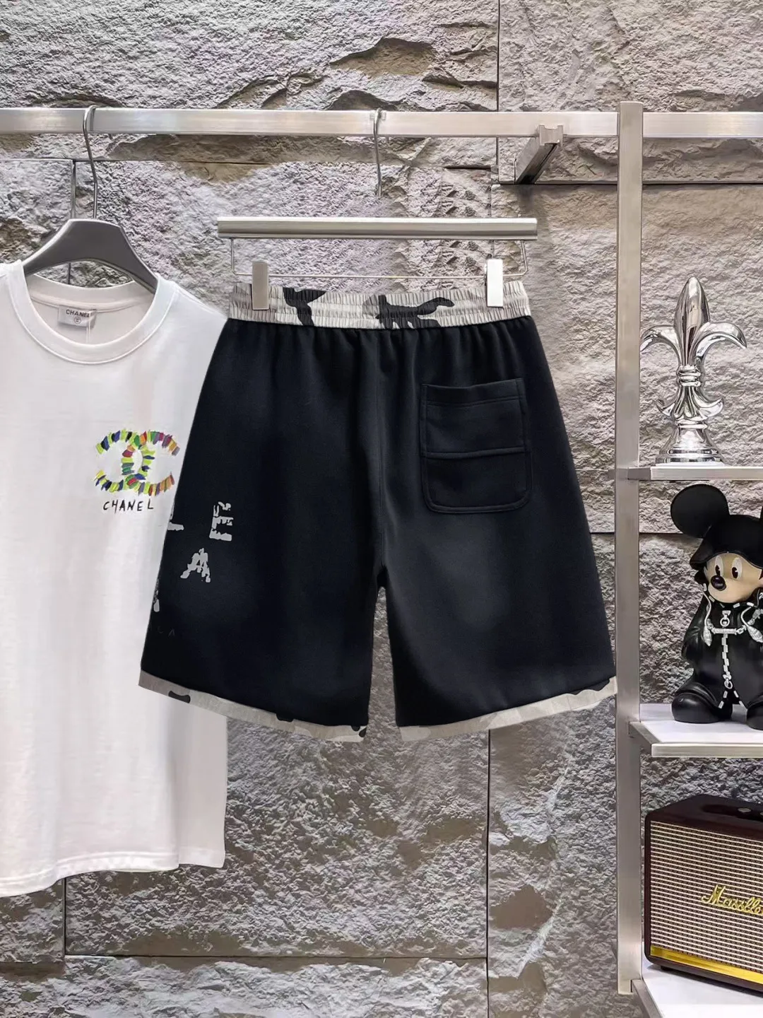 Balenciaga's three-standard complete 2026 summer New Arrival men's casual shorts, advanced custom-made Breathable fabric, Breathable fabric, extremely stretchy and comfortable, impeccable details, top-grade accessories, original logo design concept, delicate and soft feel! The upper body fit is awesome! Size: M-XXXL Please state your height and weight when ordering